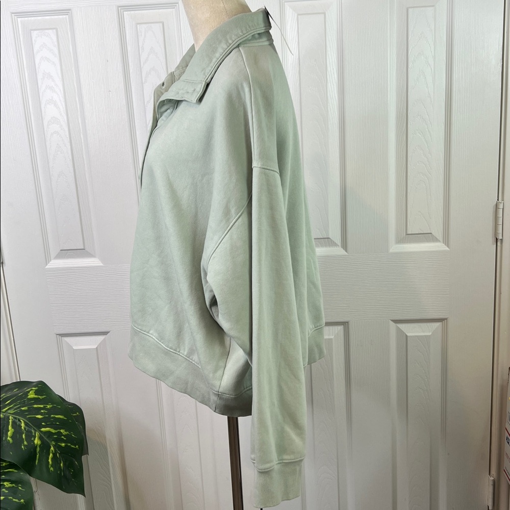 Universal Thread - Women's Button-Front Pullover Sweatshirt Size XL - Picture 4 of 9